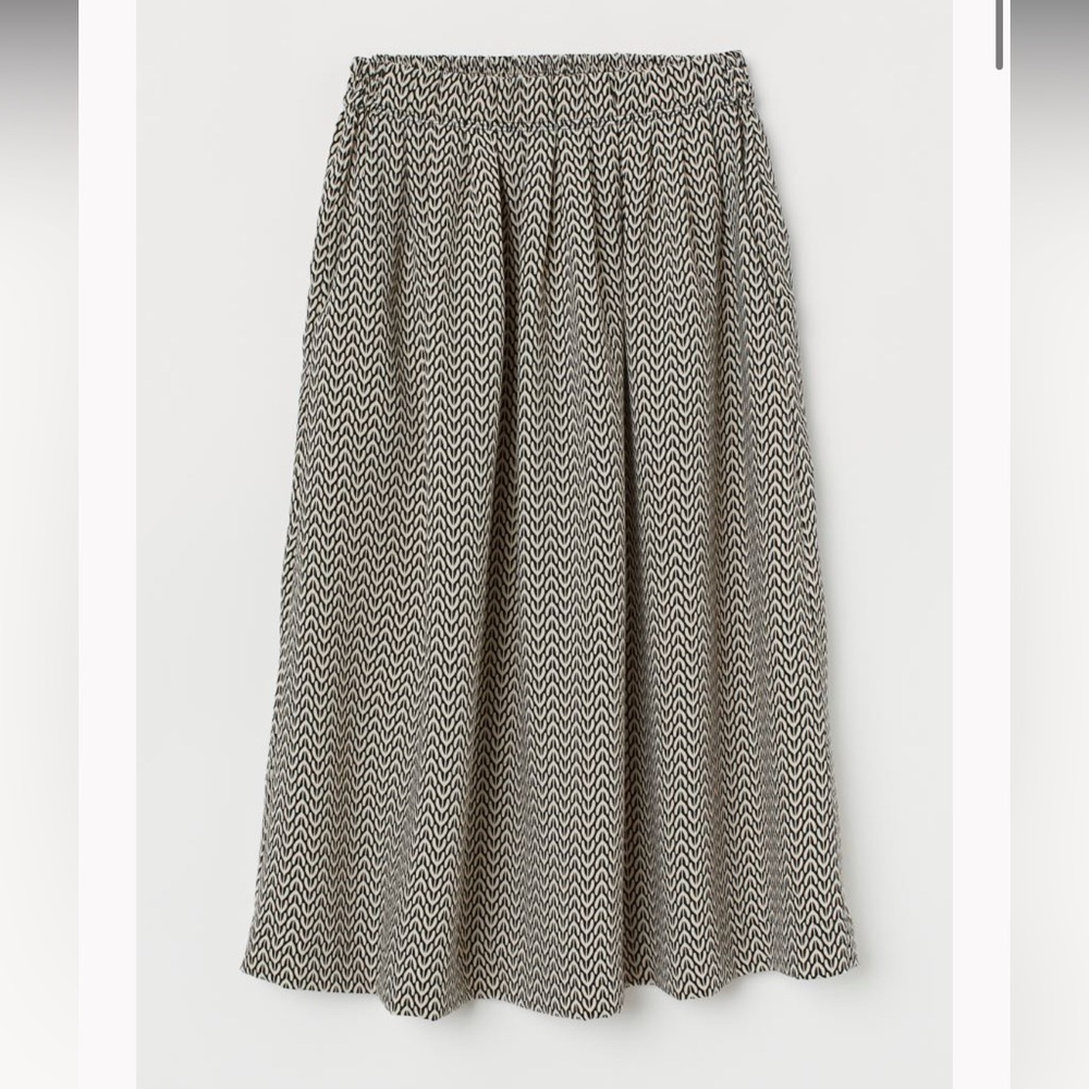 H&M pleated skirt